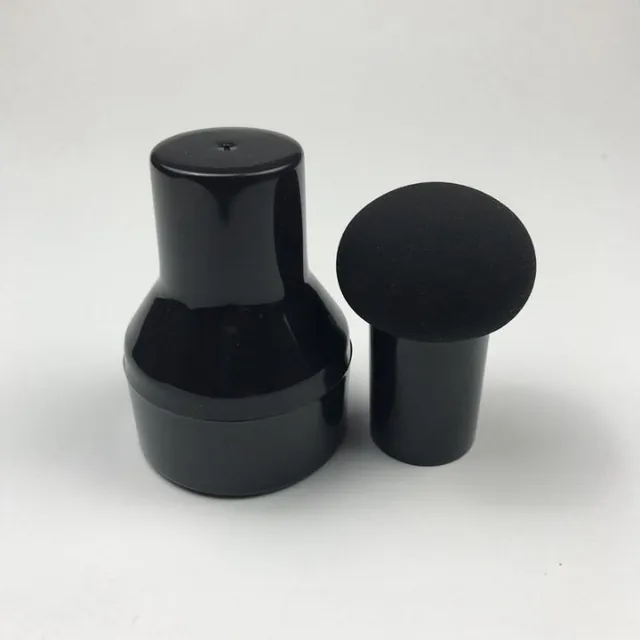 Makeup sponge with practical grip and storage cover - more color variants