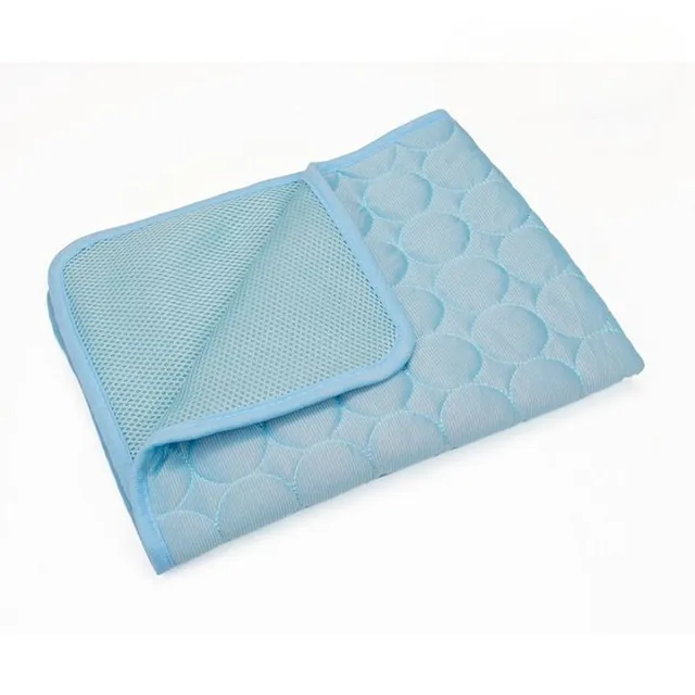 Cooling pad for dogs for hot summer days