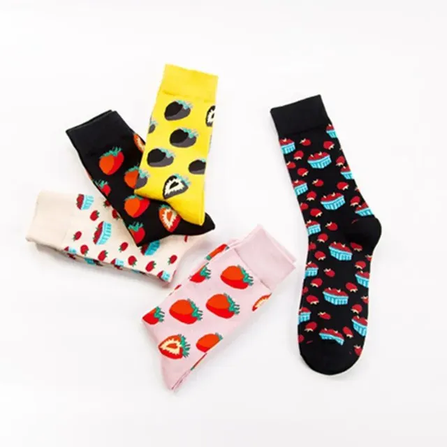 5 pairs of autumn and winter socks with a motif of strawberries on cotton socks in size 38 - 46