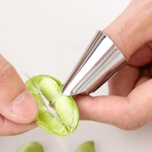 Praktický nerezový náprstník pre jednoduché spracovanie a peeling ovocia a zeleniny
