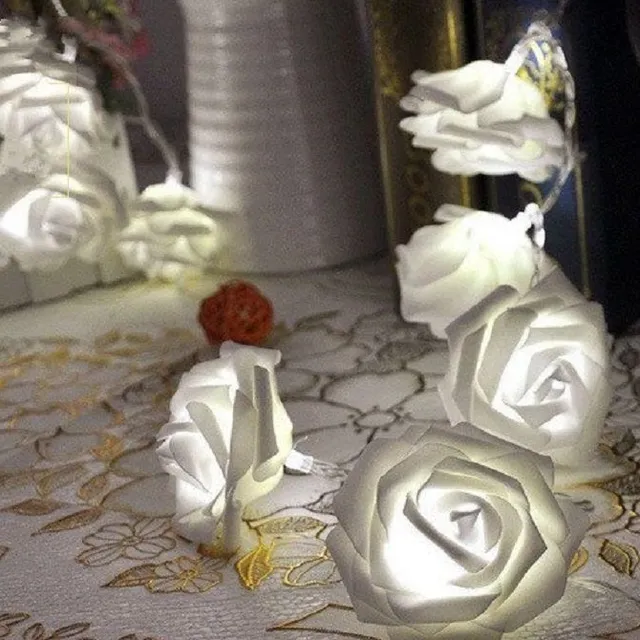 Luminous LED chain with roses