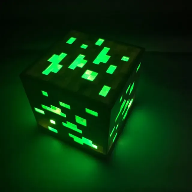 Dekoratívne nabíjacie svietidlo v diamantovej kocke Minecraft