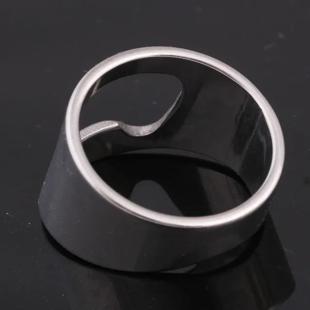 Practical ring with opener Nia