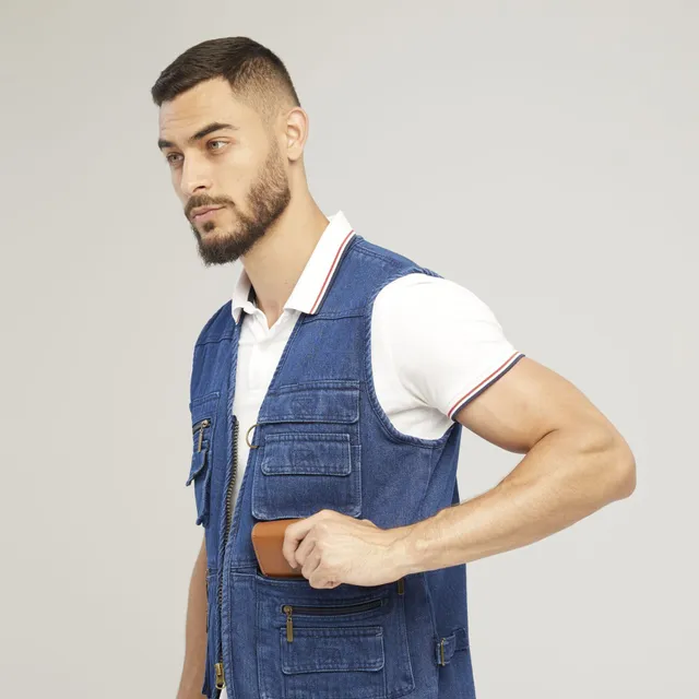 Stylish men's cargo vest for every day