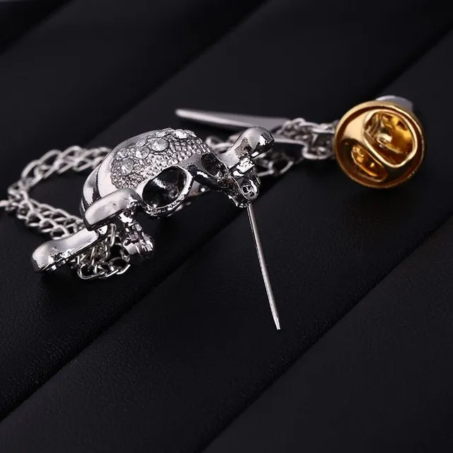 Stylish modern brooch with Pirates chain