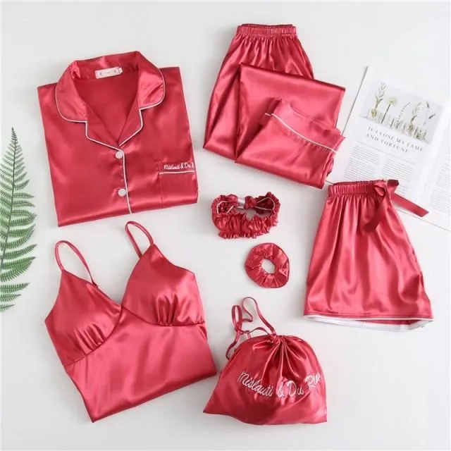 Ladies elegant pyjama set