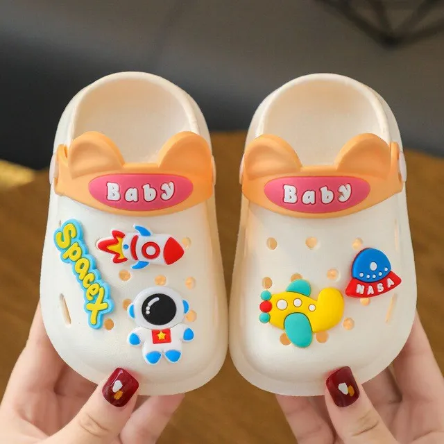 Children's perforated foam slippers with cute accessory