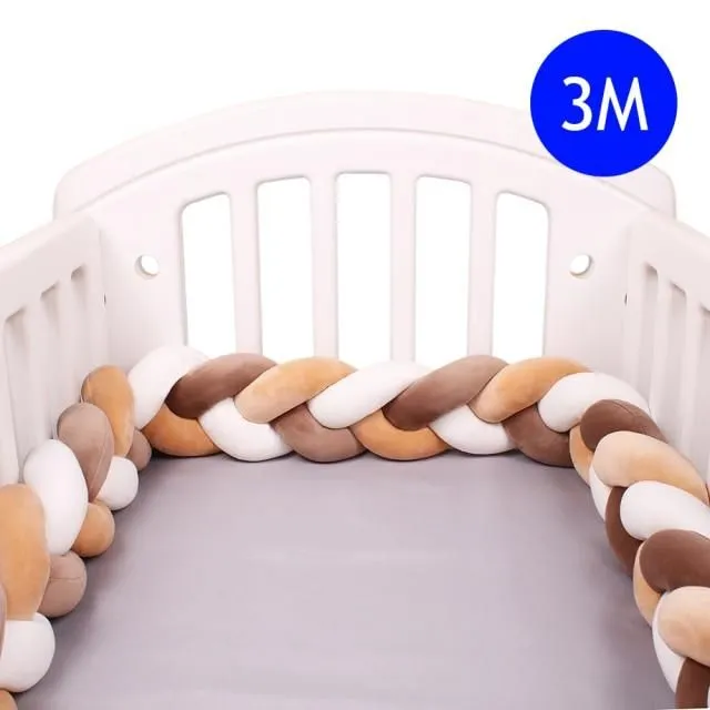 Crib mattress cover in the shape of a braid