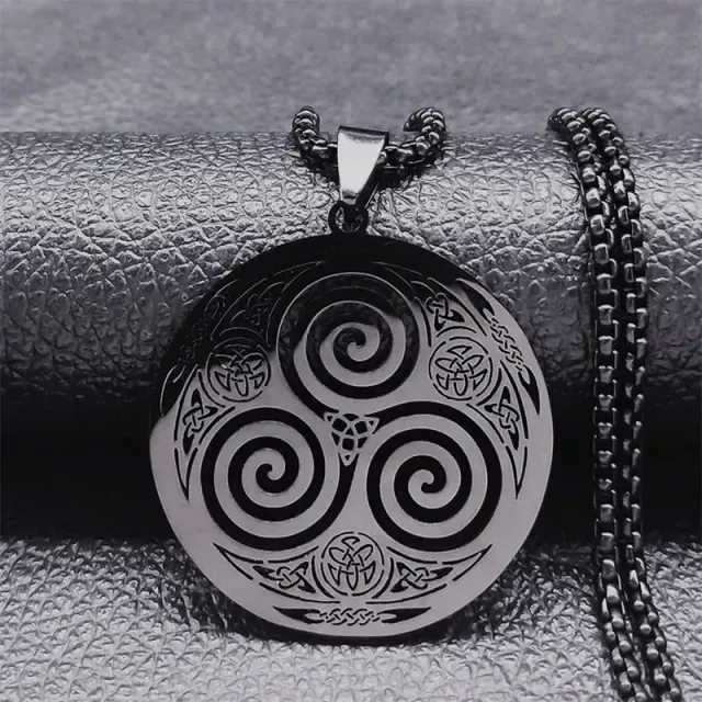 Necklace with the pendant of the Celtic symbol Triquetra