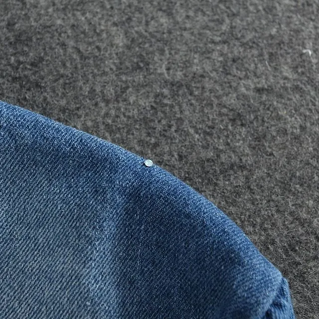 Dámska džínsová stredne dlhá košeľa s dierovaním