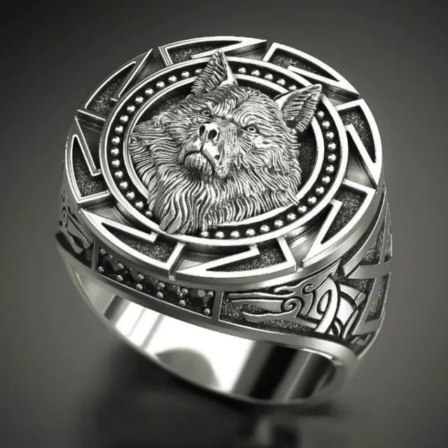 Men's chunky ring with wolf head