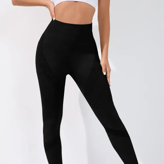 Women's sports leggings with high elasticity and quick-drying material