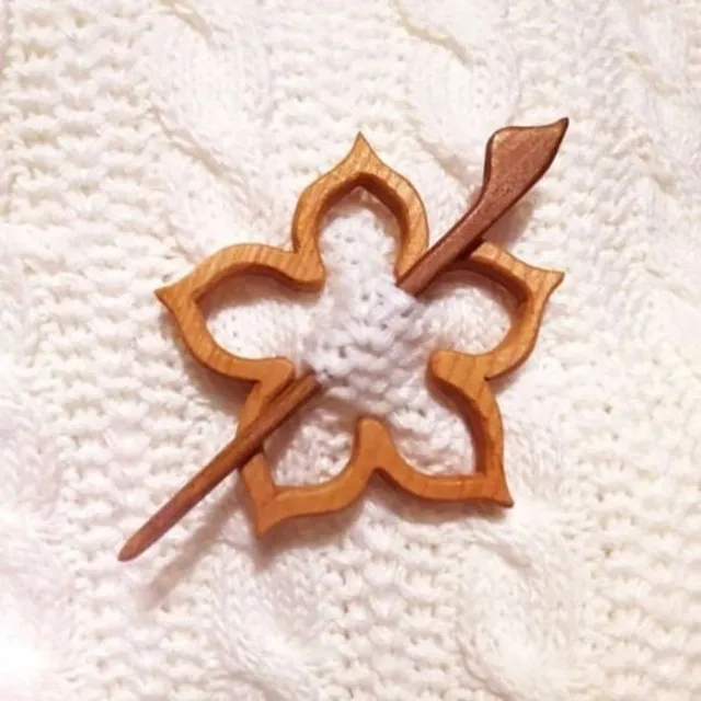 Stylish wooden brooch suitable for sweaters - several different versions of Kelechi