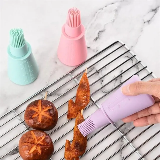 Silicone brush with oil container