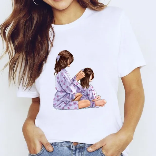 Damska koszulka z delikatnym nadrukiem matki i córki