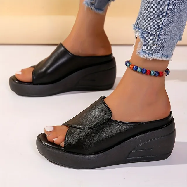 Černé klínové sandály na platformě - Dámské, pohodlné nazouváky