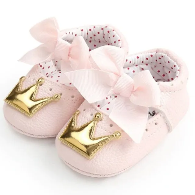 Girl's slippers with crown