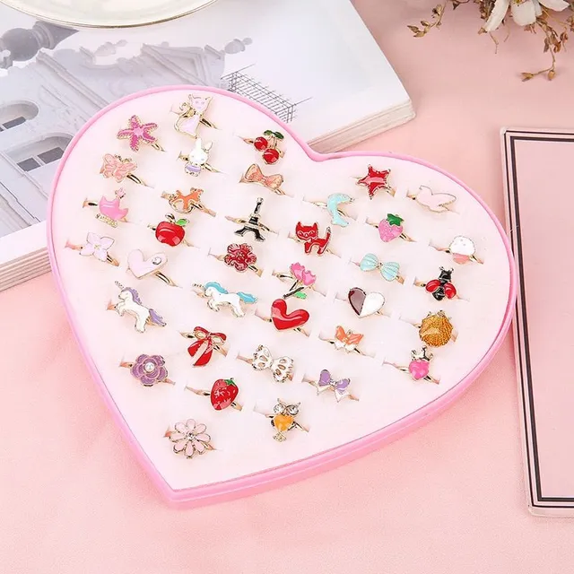 Set de inele de copii adorabile în cutie în formă de inimă