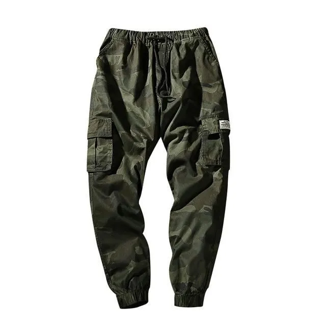 Pantaloni cargo pentru bărbați în camuflaj