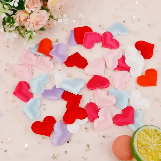 100 ks různobarevných látkových srdíčkových konfet na valentýnskou dekoraci