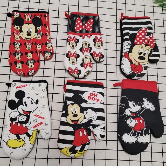 Kitchen mitt with cute Mickey and Minnie Mouse motifs