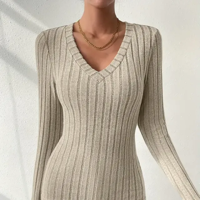 Women's T-shirt with V-neck and long sleeve made of ribbed knitwear - casual and comfortable top