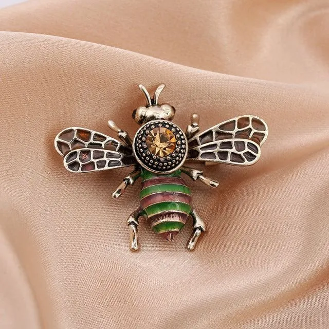 Amelia - Cute brooch with rhinestones