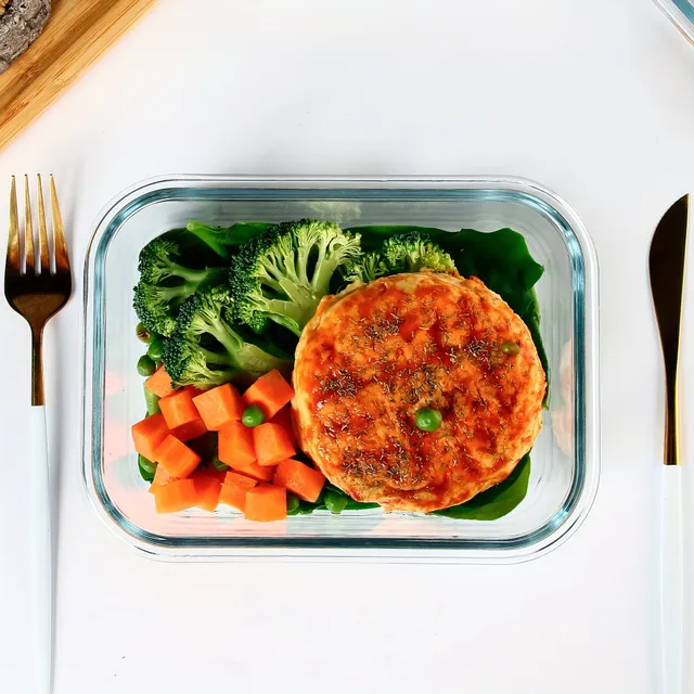 Glass container for foodstuffs with an leak-proof cap of 370 ml