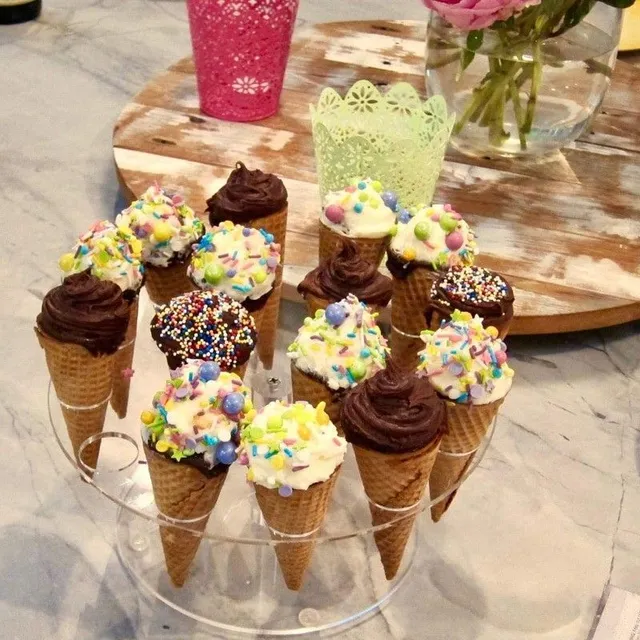 Ice cream cone stand