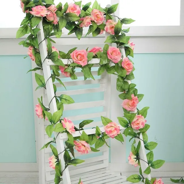 Sztuczne róże z liściami na imprezy domowe lub weselne