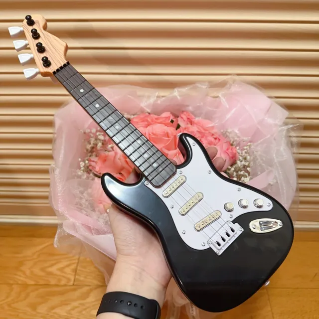 Dětská elektrická kytara 4 struny se světelnými efekty a různými zvuky