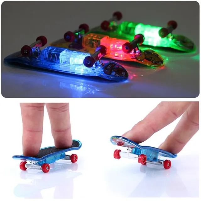 Set 2 mini skateboarduri luminoase pentru degete