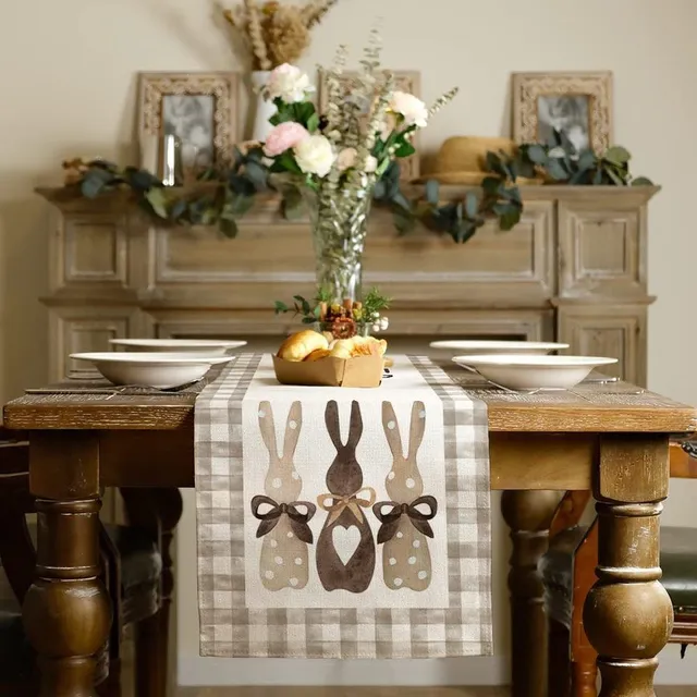 Luxusní ručně tkaný stolní běhoun s výšivkou velikonočních vajíček a zajíčků Michaela