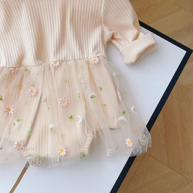 Robe mignonne pour bébé fille