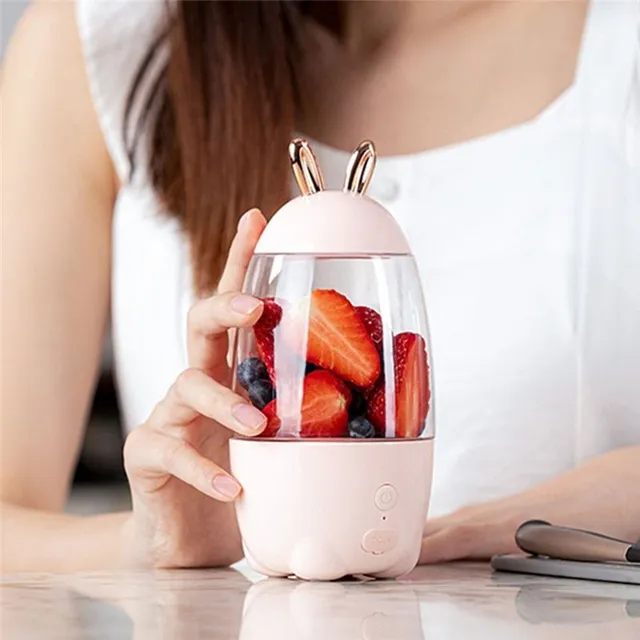 Portable electric juicer