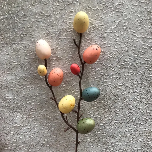 Veľkonočné dekorácie - farebné vajíčka