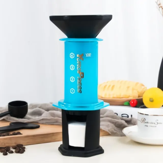 French Press portabil pentru cafea filtrată - dispozitiv de preparare a cafelei