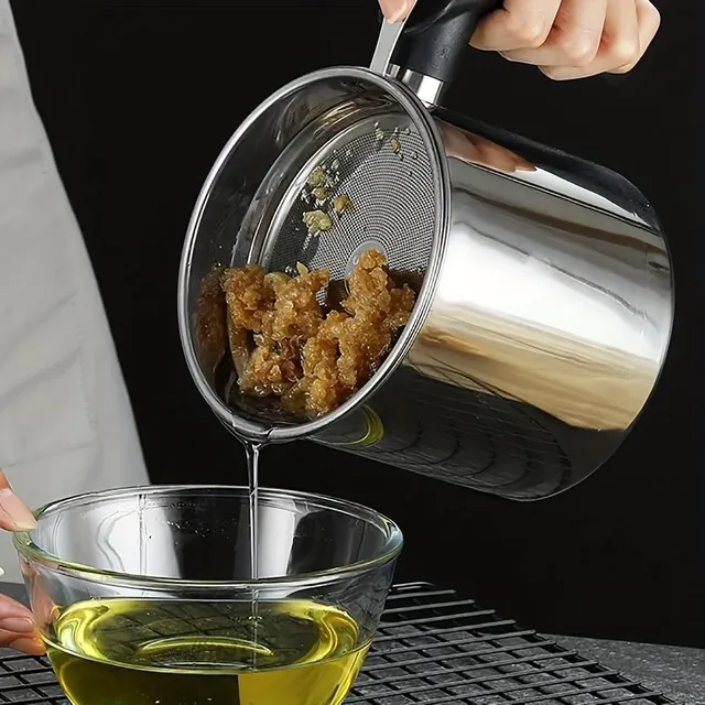 Oil and fat container with stainless steel sieve