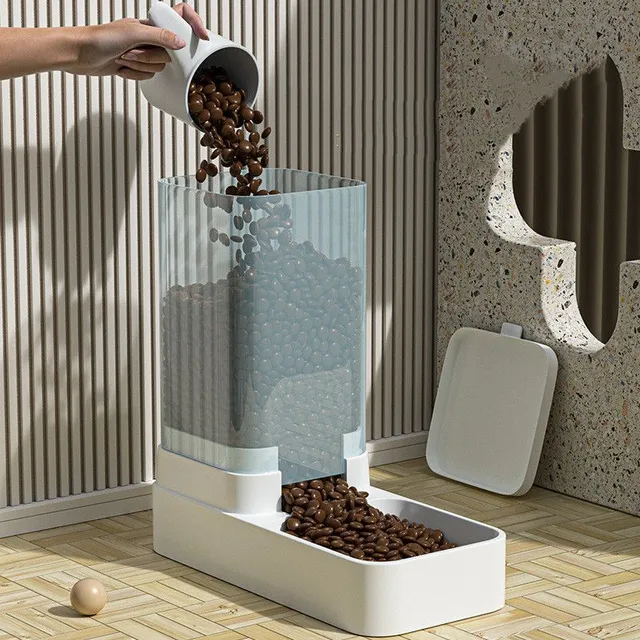 Stylish and practical automatic feeder and water bowl for dogs and cats