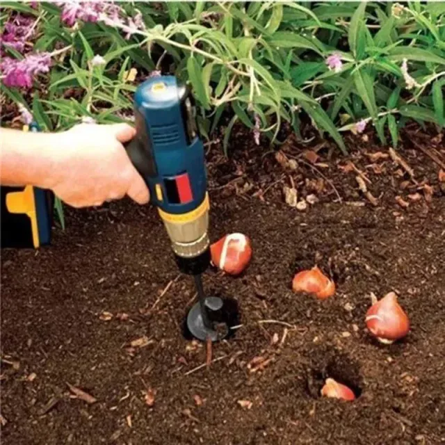 Kerti talajcsiga virágültetéshez szükséges lyukak ásásához