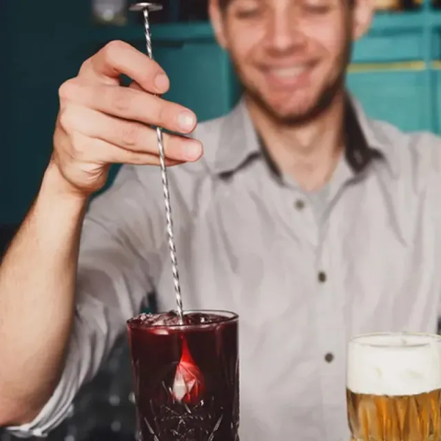 Nerezová lžíce na míchání koktejlů s jemným závitem - ideální pro profesionální barmany i domácí míchače