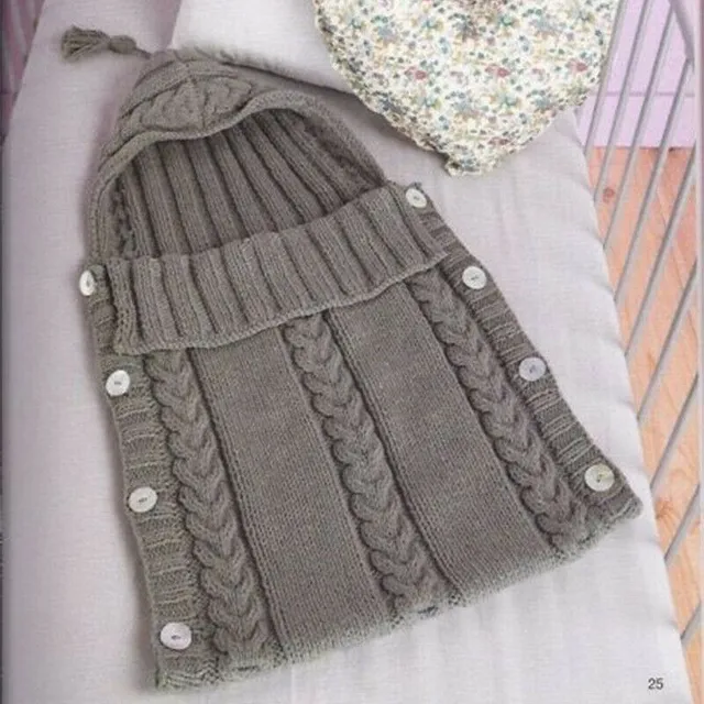 Knitted bag with buttons for baby