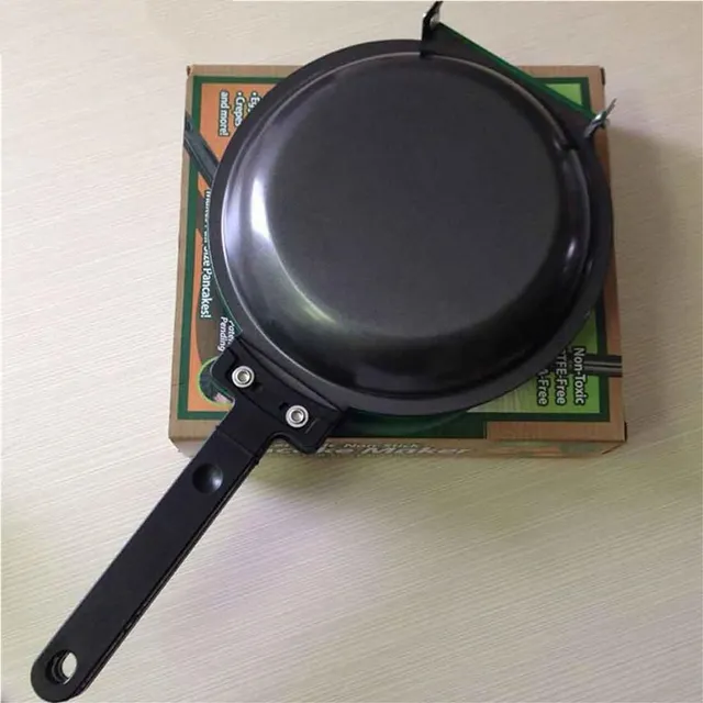 Double-sided pan for pancakes