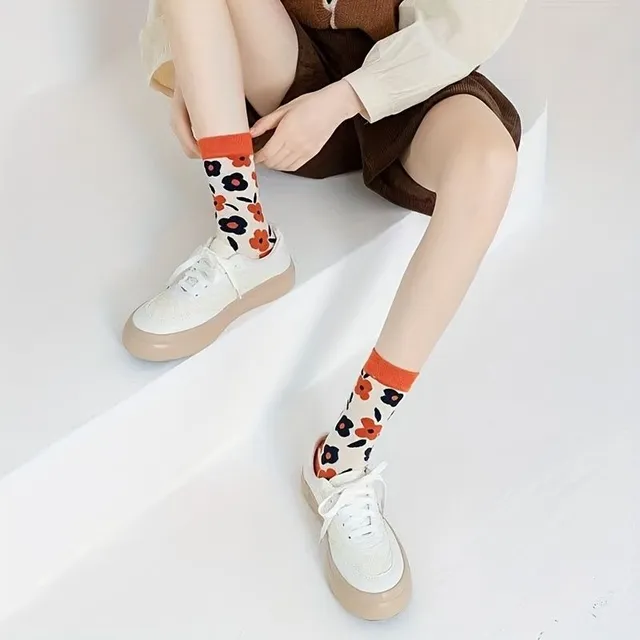 Comfortable and breathable socks with floral pattern - 3 pairs