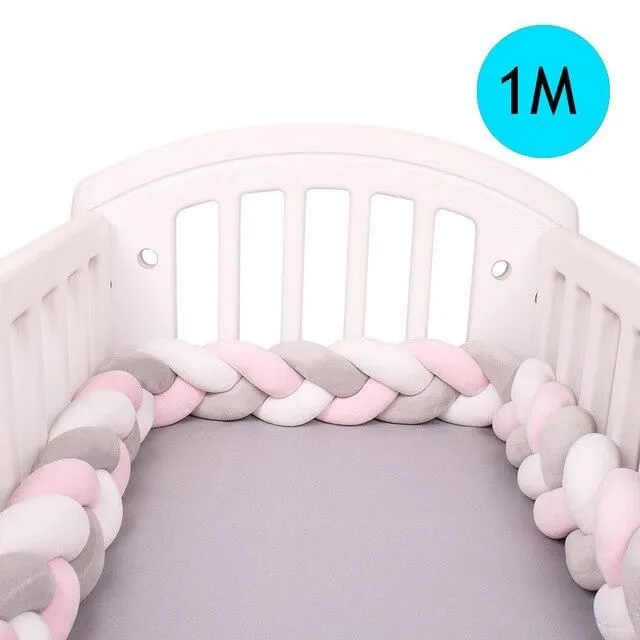 Crib mattress cover in the shape of a braid