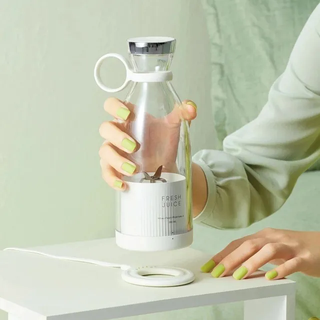 Stylish portable wireless electric blender for making smoothie