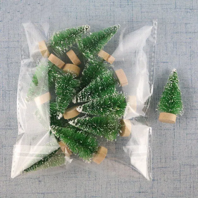 Set de 12 mini arbori de Crăciun decorativi