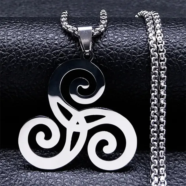 Necklace with the pendant of the Celtic symbol Triquetra