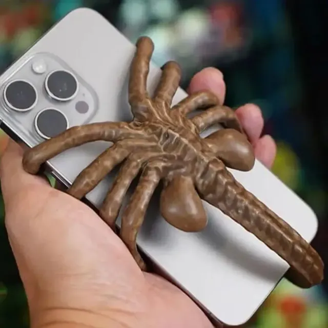 Facehugger phone holder in the shape of an alien with creative design