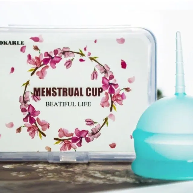 Cupă menstruală colorată cu cutie J3312